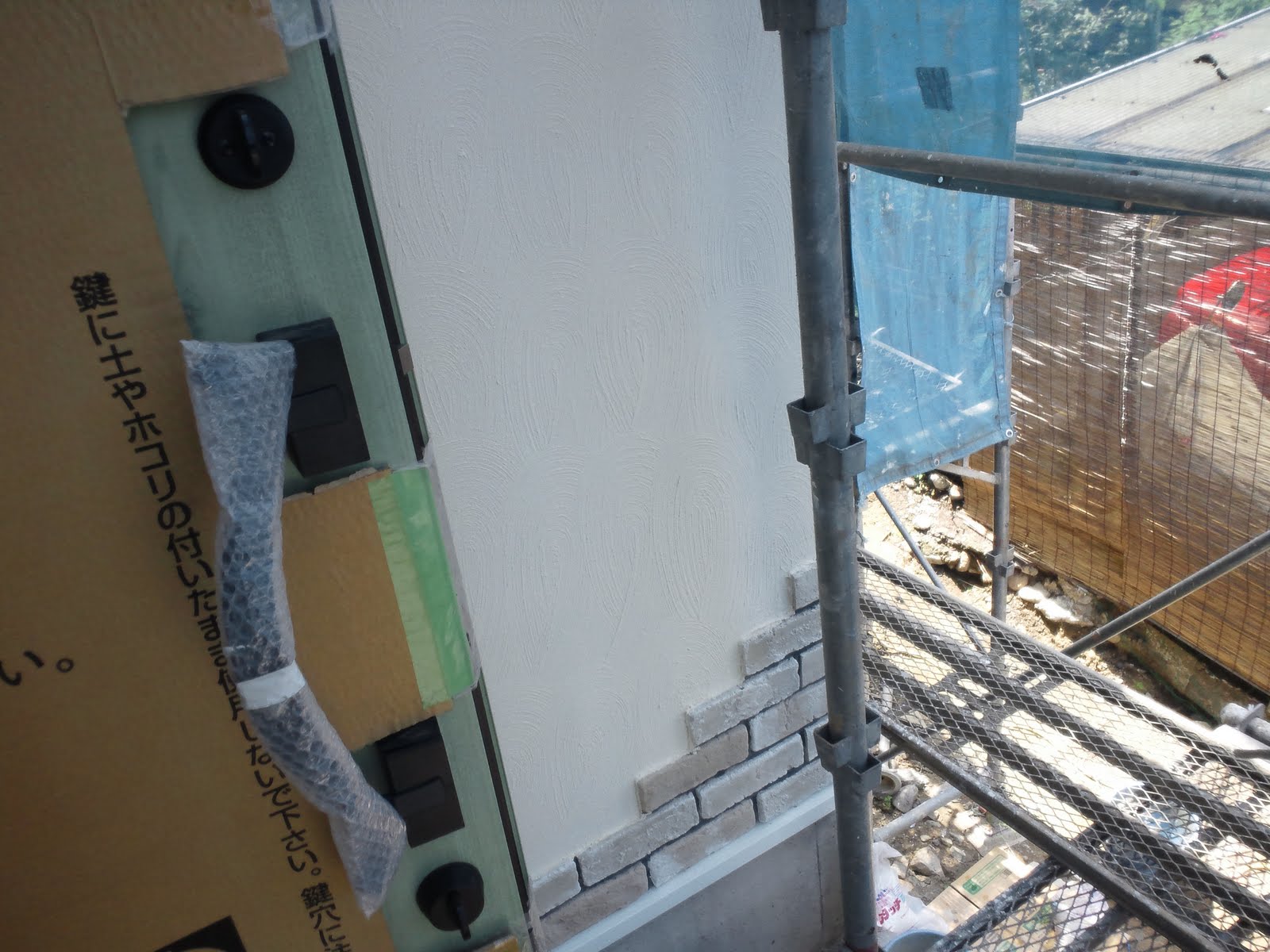 住宅建築着工95日目 上棟8週間後 外壁のリップル仕上げの完了 石膏ボードのパテ埋め 注文住宅が建つまで